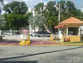 6970 NW 186th St in Hialeah, FL - Building Photo - Building Photo