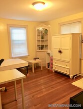 137 Virginia Rd in Waltham, MA - Foto de edificio - Building Photo