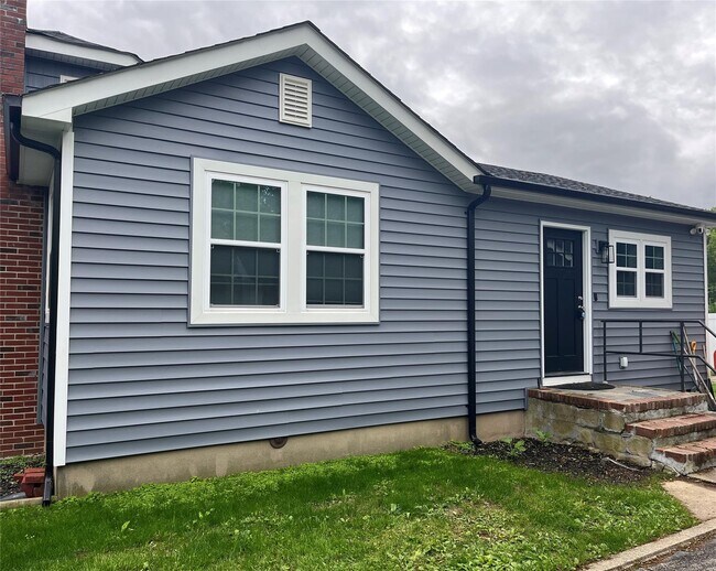 22 6th Ave in Kings Park, NY - Building Photo - Building Photo