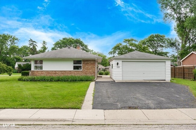 1032 Whitfield Rd in Northbrook, IL - Building Photo - Building Photo