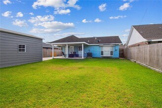 241 River Village Dr in Destrehan, LA - Foto de edificio - Building Photo