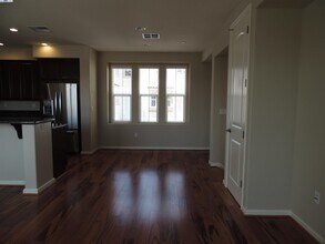 118 Selby Lane in Livermore, CA - Building Photo - Building Photo