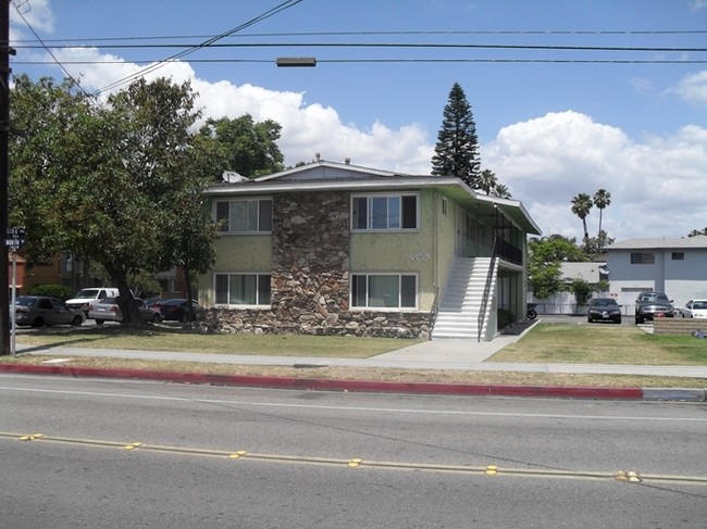 1321 W North St in Anaheim, CA - Building Photo - Building Photo