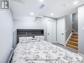 7 Dunlop Ct in Brampton, ON - Building Photo - Building Photo