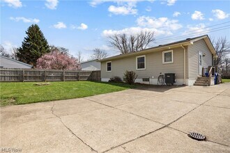 17050 Sheldon Rd in Brook Park, OH - Building Photo - Building Photo