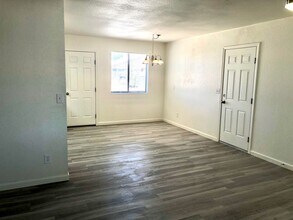 2715 Lillie Ave in Kingman, AZ - Building Photo - Building Photo
