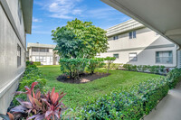 195 Monaco Way in Delray Beach, FL - Foto de edificio - Building Photo