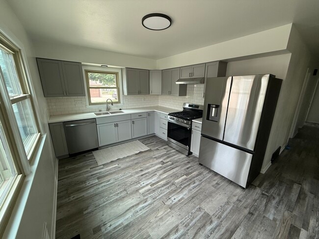 4364 S Kinnickinnic Ave, Unit 4364 in Cudahy, WI - Foto de edificio - Building Photo