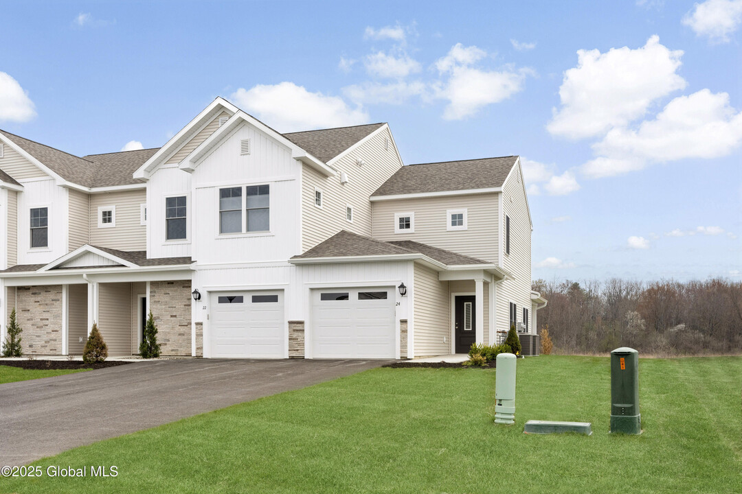 24 Kendra Ct in Colonie, NY - Building Photo