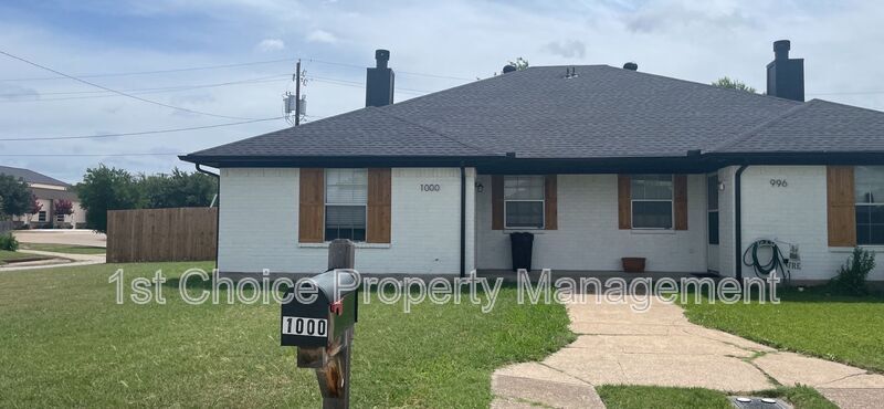 1000 Meadow Cir N in Keller, TX - Building Photo