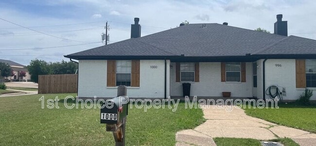 property at 1000 Meadow Cir N