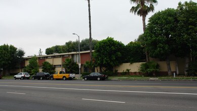 Roscoe Lanai in CANOGA PARK in Canoga Park, CA - Building Photo - Building Photo