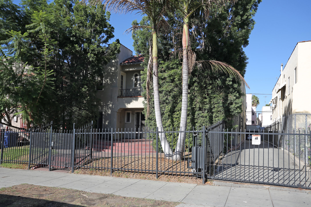 245 S Berendo St in Los Angeles, CA - Building Photo