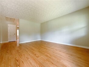 137 Kimberly Way SW in Marietta, GA - Building Photo - Building Photo