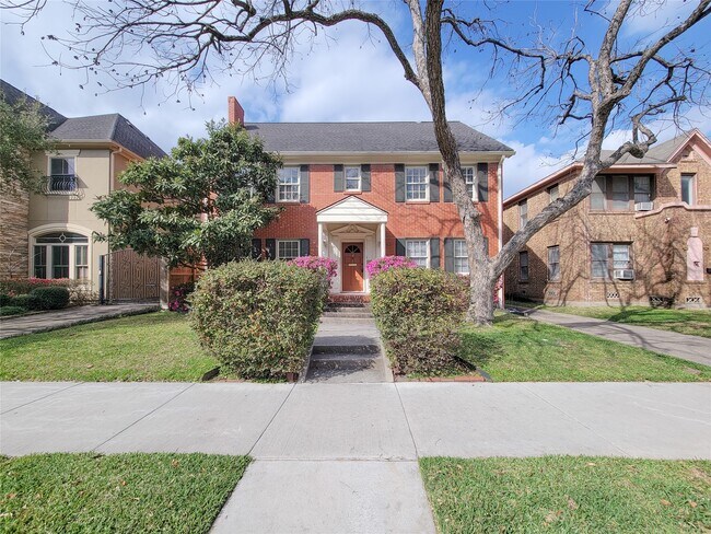 1728 Hawthorne St in Houston, TX - Foto de edificio - Building Photo