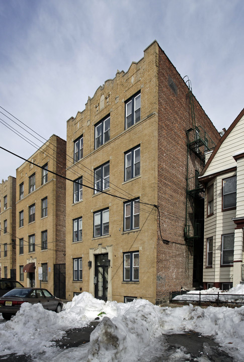 192 Kensington Ave in Jersey City, NJ - Building Photo