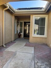 Spacious 4 bed 2 Bath in Desirable NW Bakersfield in Bakersfield, CA - Building Photo - Building Photo