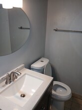 7919 Lake Ave in Cleveland, OH - Foto de edificio - Building Photo