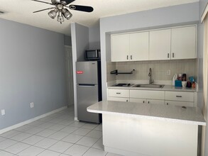 312 NW 36th Ct, Unit Rear unit in Miami, FL - Foto de edificio - Building Photo