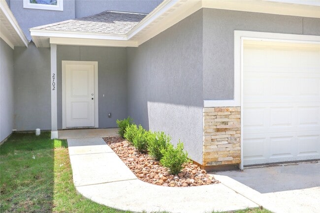 2702 Appian Wy in New Caney, TX - Building Photo - Building Photo