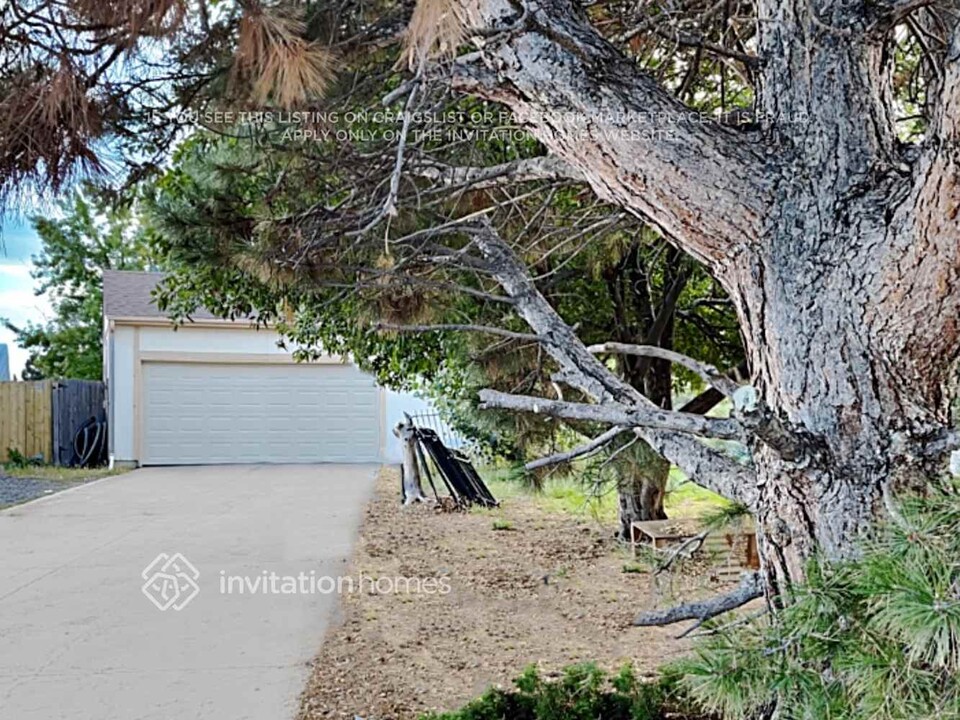 14995 E Stanford Dr in Aurora, CO - Building Photo