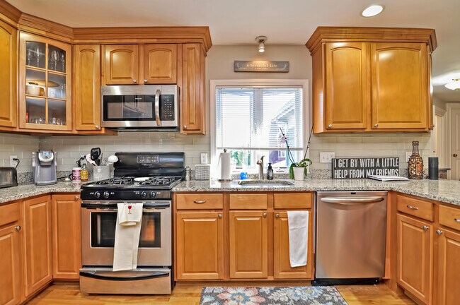 40 Avon St, Unit 2 in Wakefield, MA - Building Photo - Building Photo