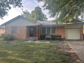 2938 Healey Dr in Dallas, TX - Building Photo