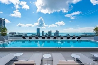 45 SW 9th St-Unit -1703 in Miami, FL - Building Photo - Building Photo