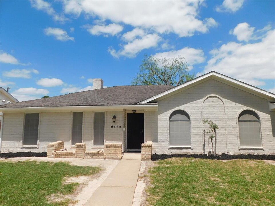 9410 Stroud Dr in Houston, TX - Foto de edificio