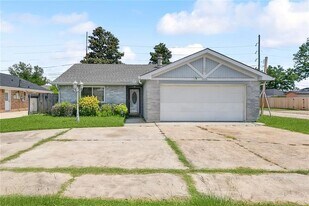 2600 Cambridge Dr, Unit 327 in La Place, LA - Building Photo