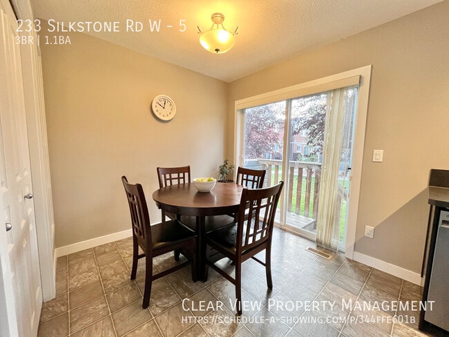 233 Silkstone Rd W in Lethbridge, AB - Building Photo - Building Photo