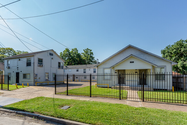 7016 Avenue F in Houston, TX - Foto de edificio - Building Photo