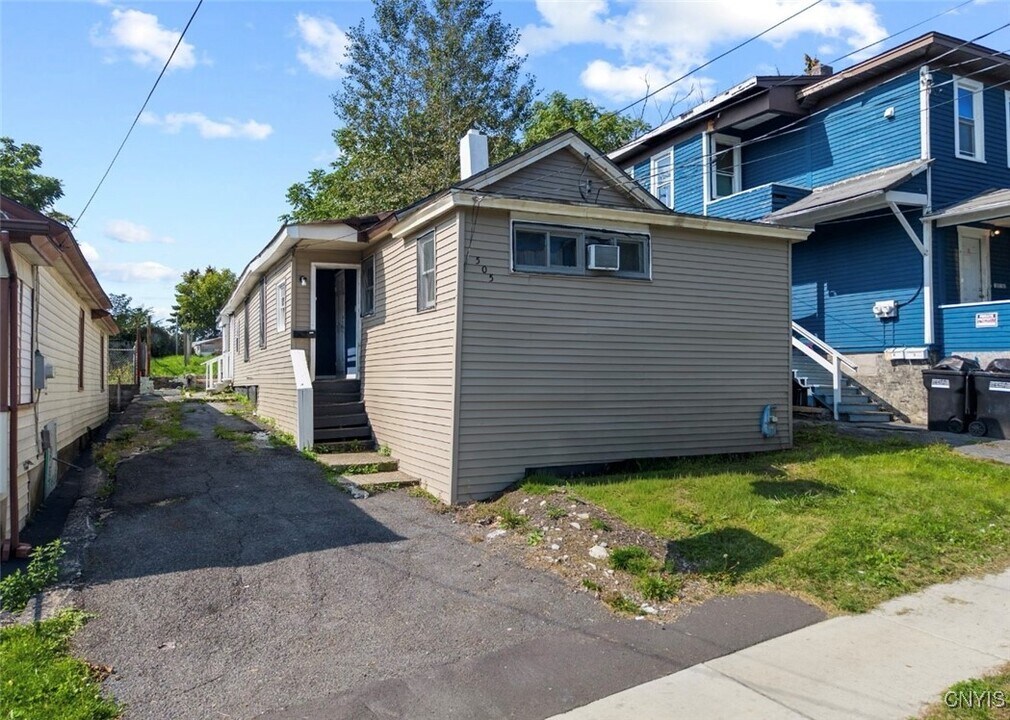 505 Carbon St in Syracuse, NY - Building Photo