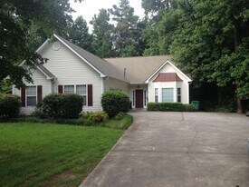 974 Dogwood Rd SW in Snellville, GA - Building Photo