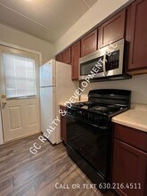 342 Wilson Ave in West Chicago, IL - Building Photo - Building Photo