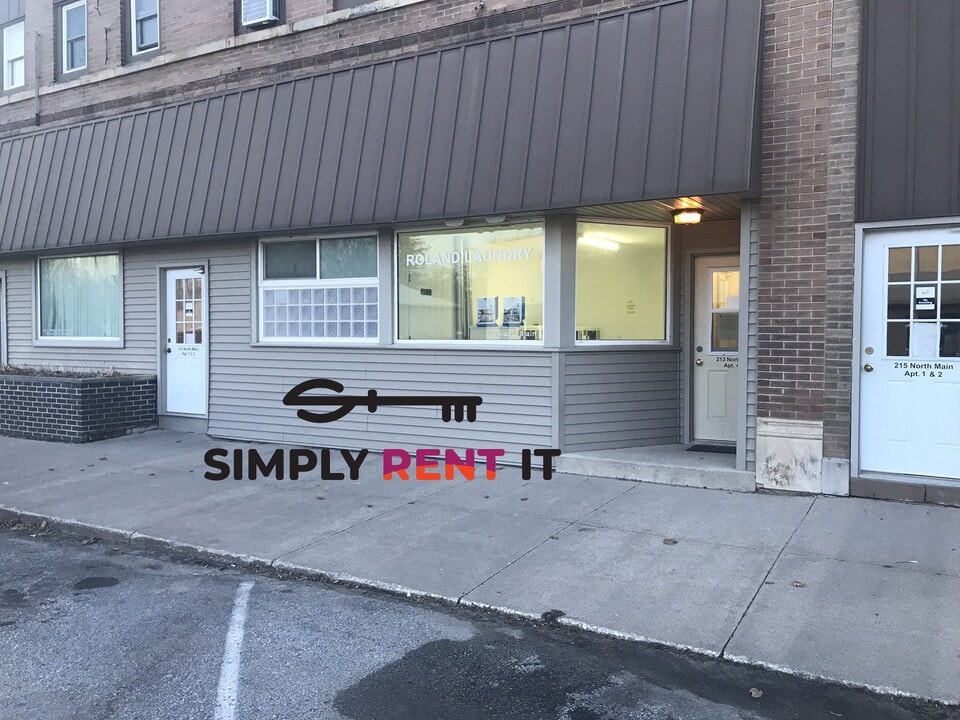 213 N Main St in Roland, IA - Building Photo