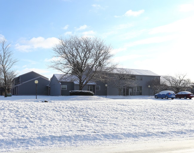 Emerald Court Apartments in Chittenango, NY - Foto de edificio - Building Photo