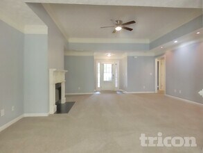 220 Arbor Creek Dr in Dallas, GA - Foto de edificio - Building Photo