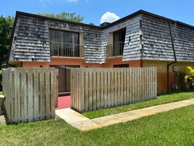 156 Lake Arbor Dr