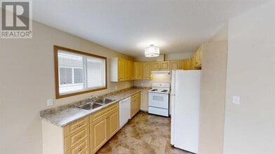 9907 109 Ave in Grande Prairie, AB - Building Photo - Building Photo