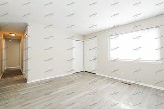 4906 Refugee Rd in Columbus, OH - Building Photo - Building Photo