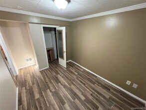 318 Claremont Ave in West Babylon, NY - Building Photo - Building Photo