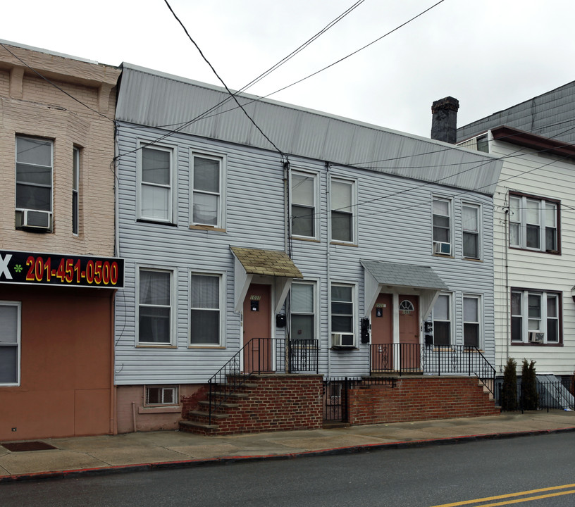 1031 West Side Ave in Jersey City, NJ - Building Photo