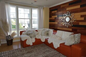 127 Brentwood Cir in Danbury, CT - Building Photo - Building Photo