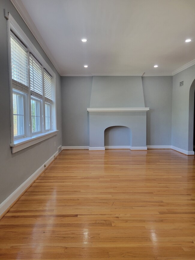 7230 W Park Ave, Unit 2nd floor in Richmond Heights, MO - Building Photo - Building Photo