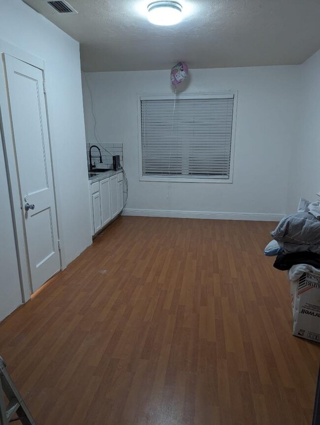 property at 435 SW 33rd Ave