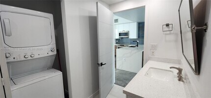2146 Van Buren St in Hollywood, FL - Foto de edificio - Building Photo