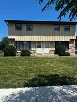 1602 Blackhawk Trl, Unit 1602 in Waukesha, WI - Building Photo