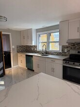 182 Arnoldale Rd in West Hartford, CT - Building Photo - Building Photo