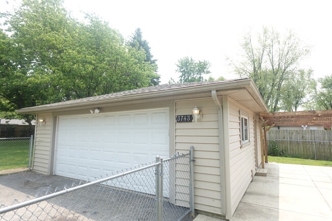 3743 Country Club Ave in Gurnee, IL - Building Photo - Building Photo
